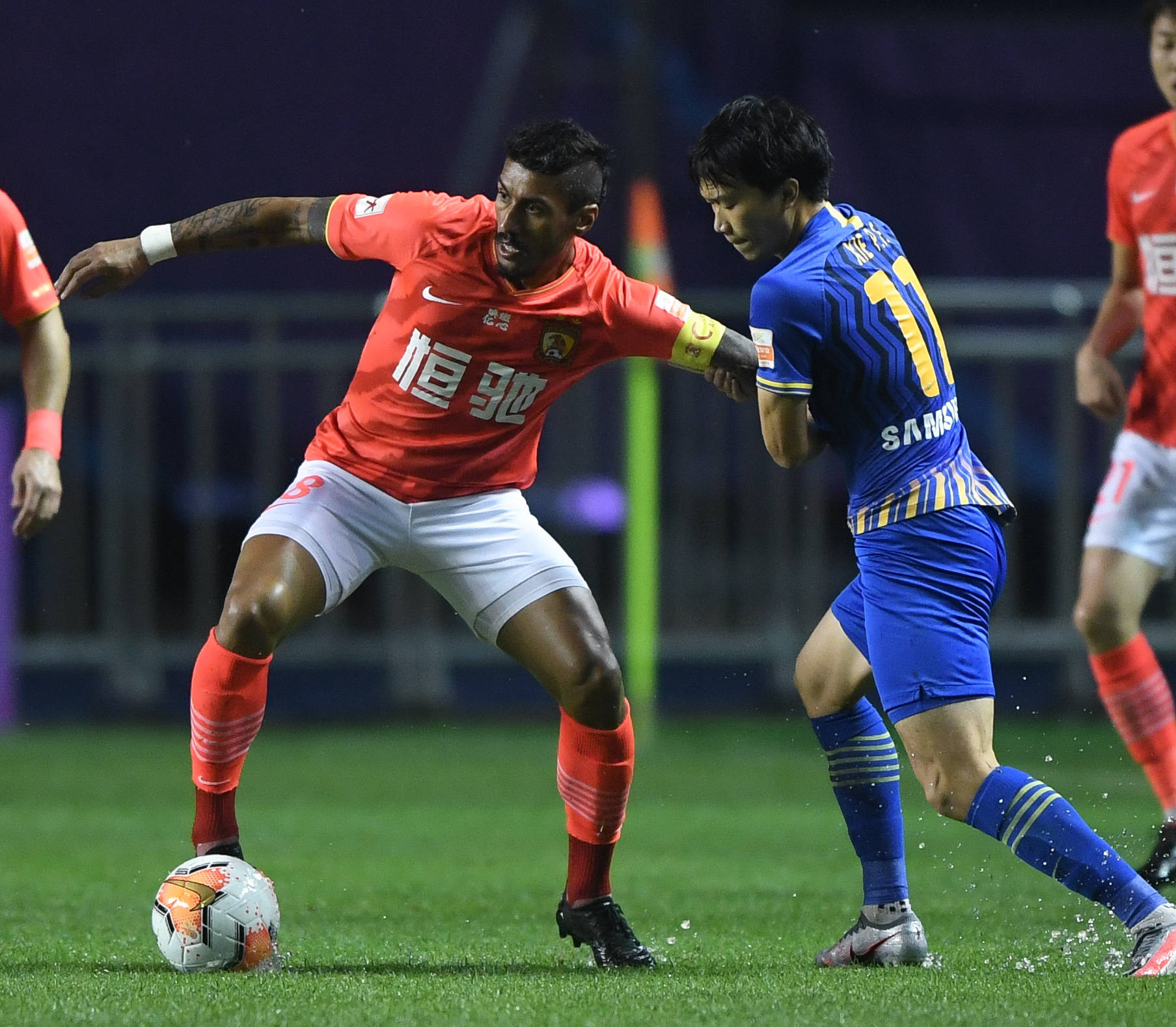 英国威廉希尔-广州恒大淘宝客场憾平江苏苏宁