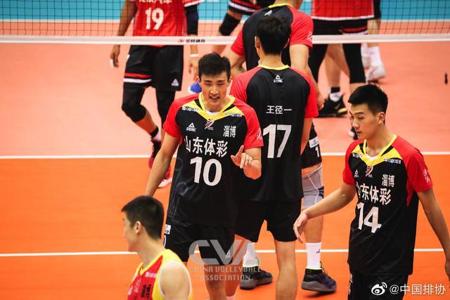 威廉希尔中文站-强强对决，实力碰撞！国际联赛呈现激烈竞争