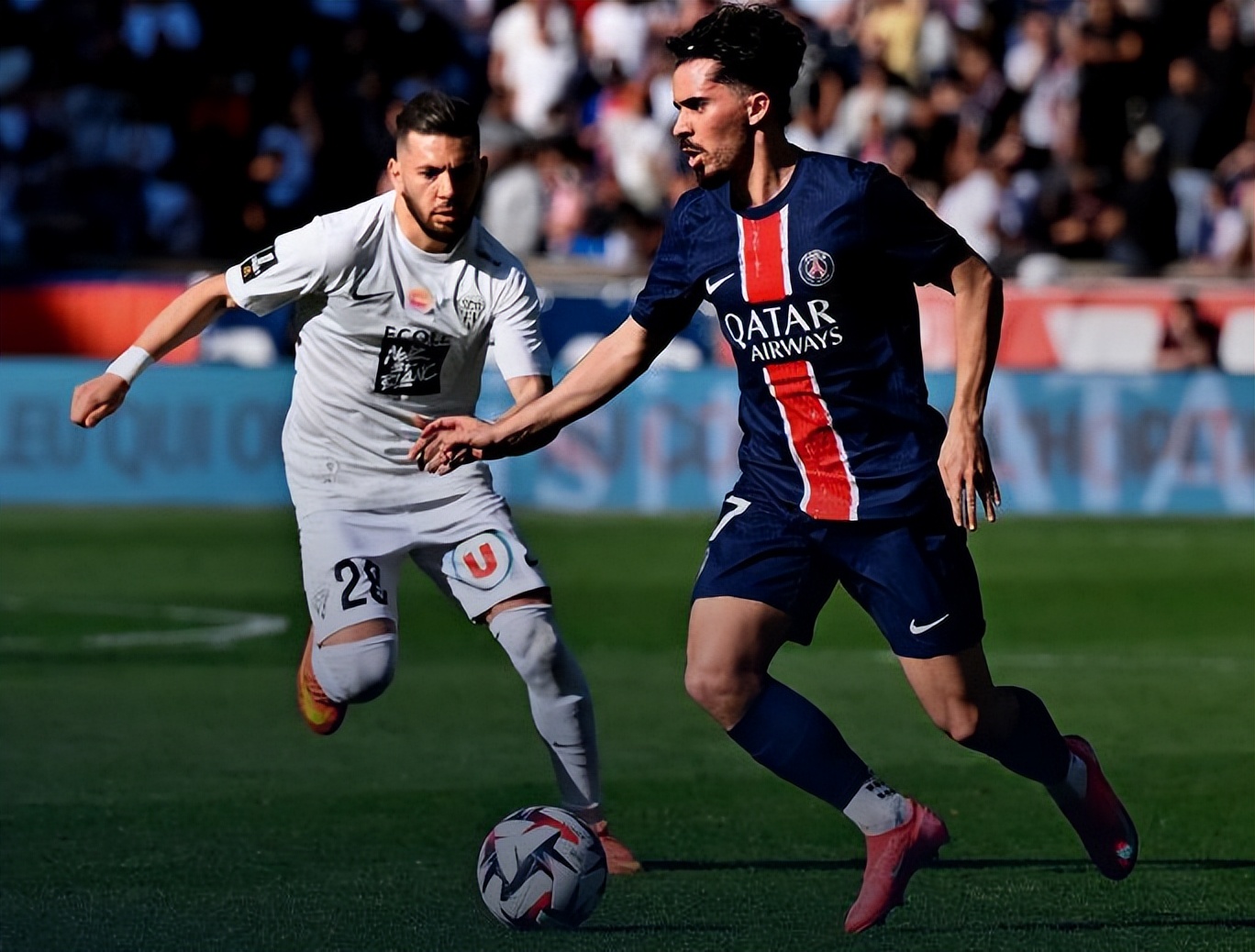 巴黎圣日耳曼主场碾压对手，豪取四连胜