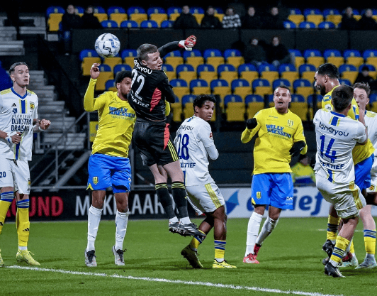 美因茨05在主场与科特布斯握手言和，未能全取三分