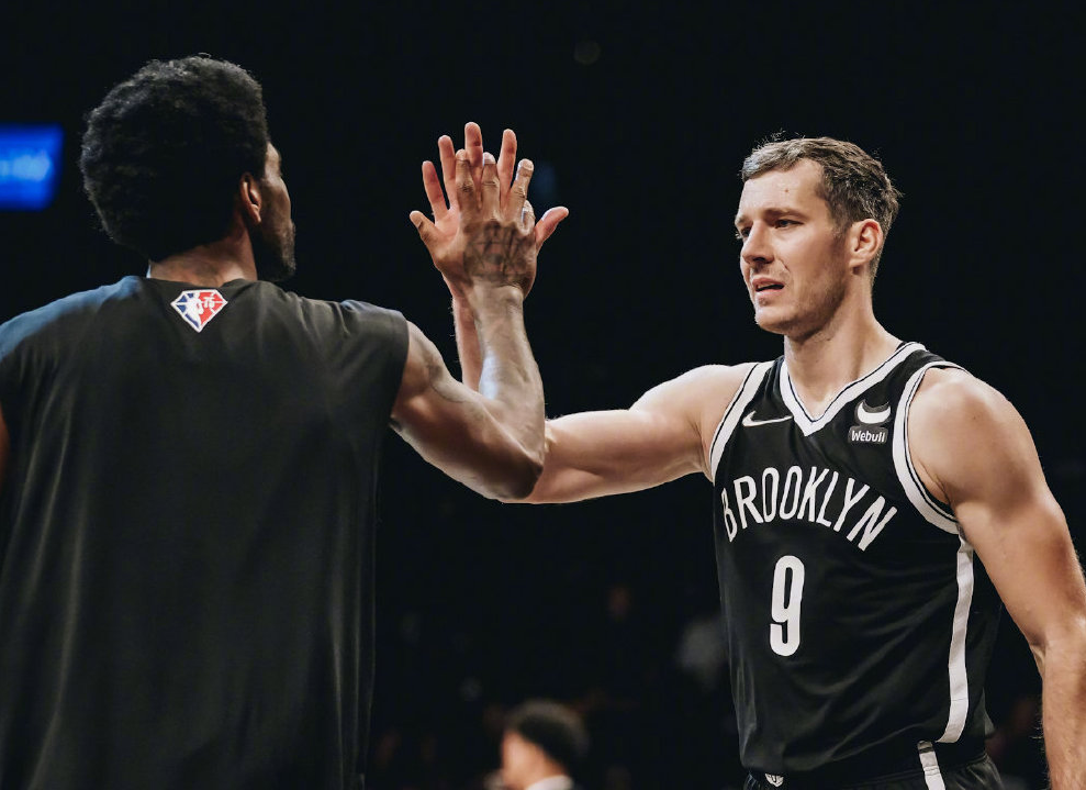 篮网奋起反击，领袖带领，奔赴东部前四