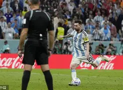 亚斯菲自罚点球得分，曼联客场一路高歌