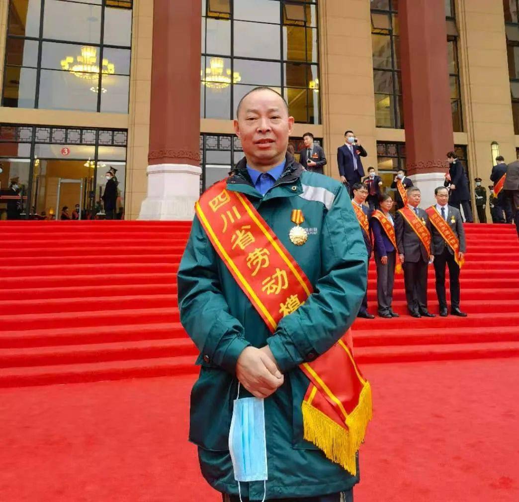 重返巅峰！球队勇敢前行，迈向更高荣誉