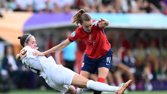 威廉希尔app-挪威女足队员因受伤退出比赛