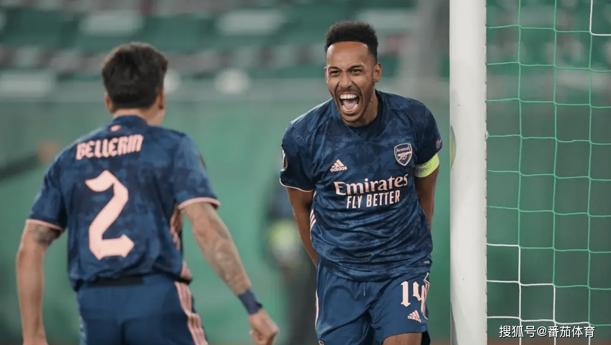 神奇逆轉：後衛抓住機會打破僵局取得勝利