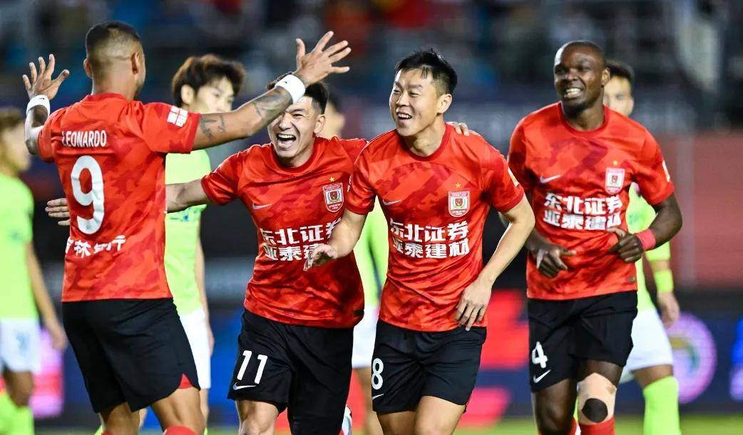 长春亚泰队不畏强敌，勇夺一场宝贵的胜利