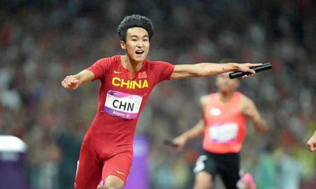 威廉希尔官网-紧张瞬间！短跑决赛播出，冠军最终上演反超