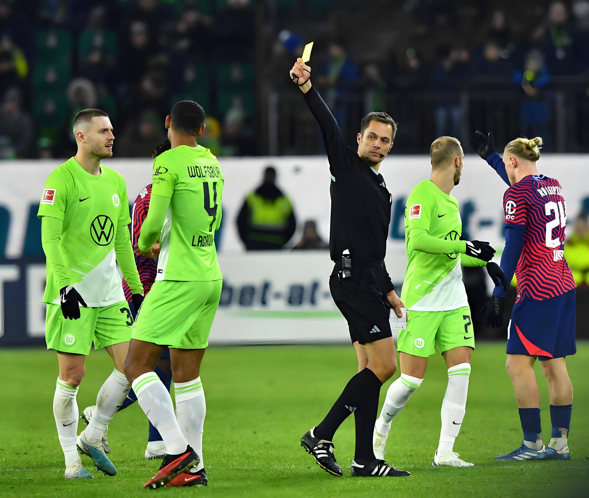 威廉希尔官网-门兴格拉德巴赫队夺冠在望，晋级淘汰赛