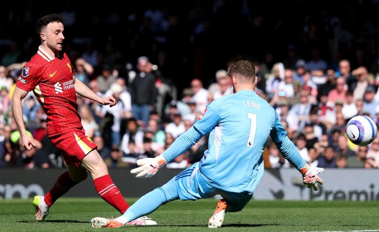 利物浦主场大胜，积分榜上逼近领头羊