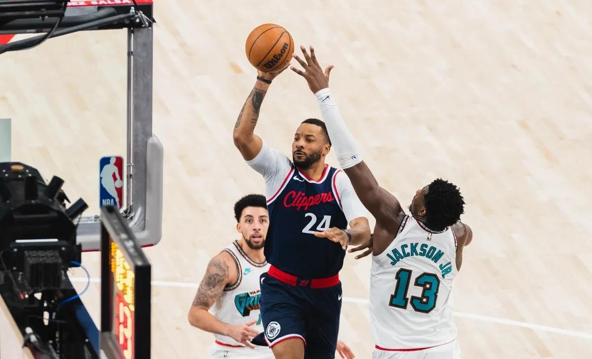 文斯球员训练备战，迎接下场挑战