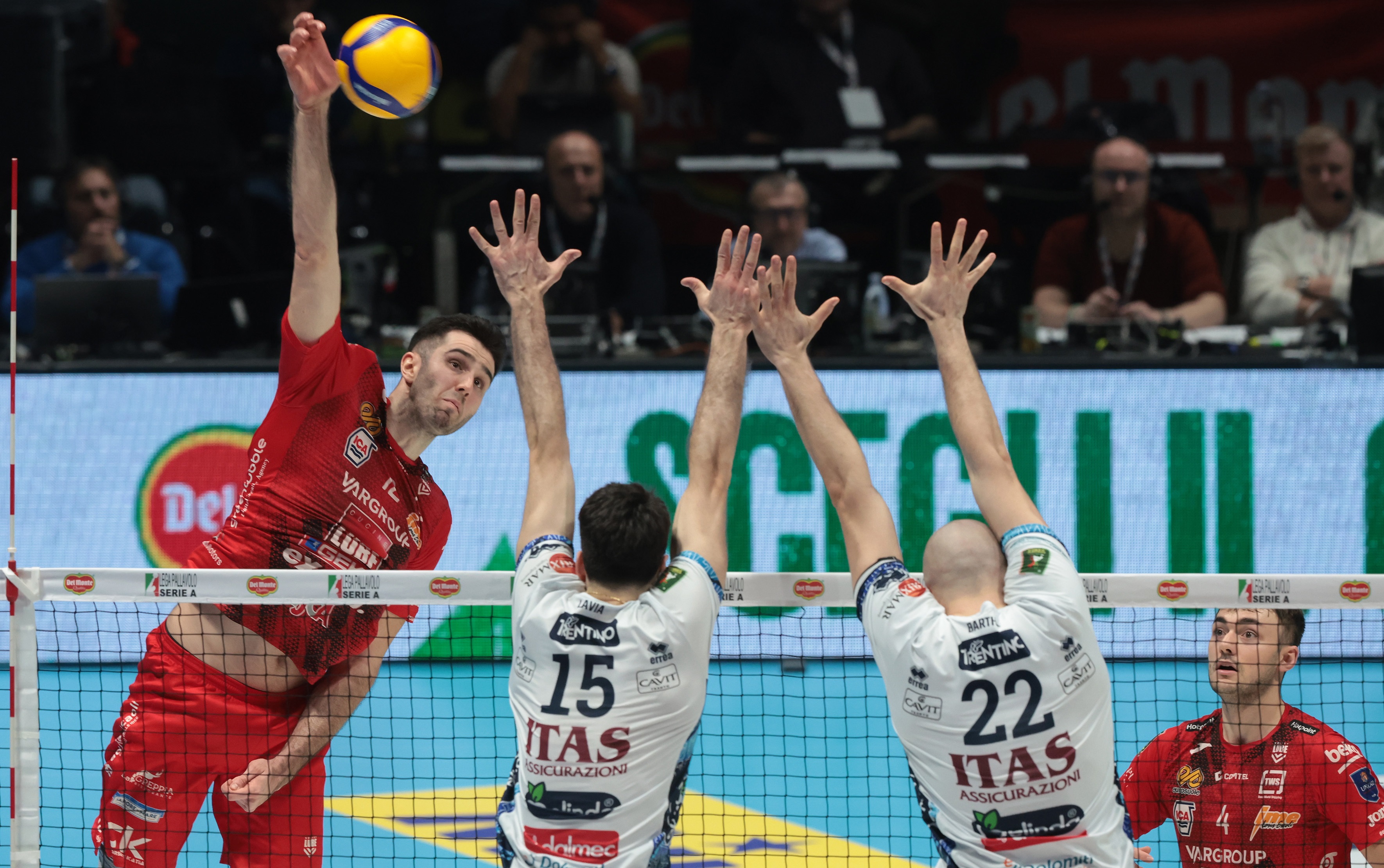 意大利选手表现抢眼，登上领奖台