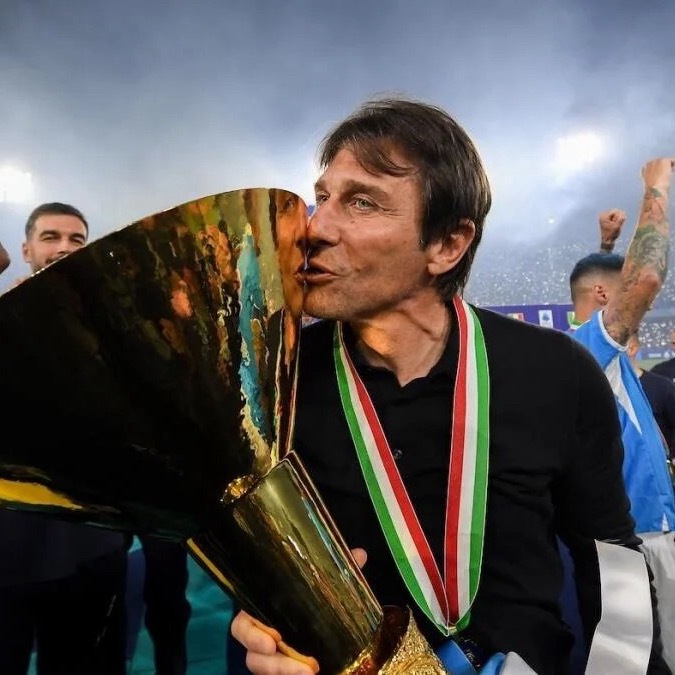 英国威廉希尔-那不勒斯大将威风凛凛，球队士气高昂