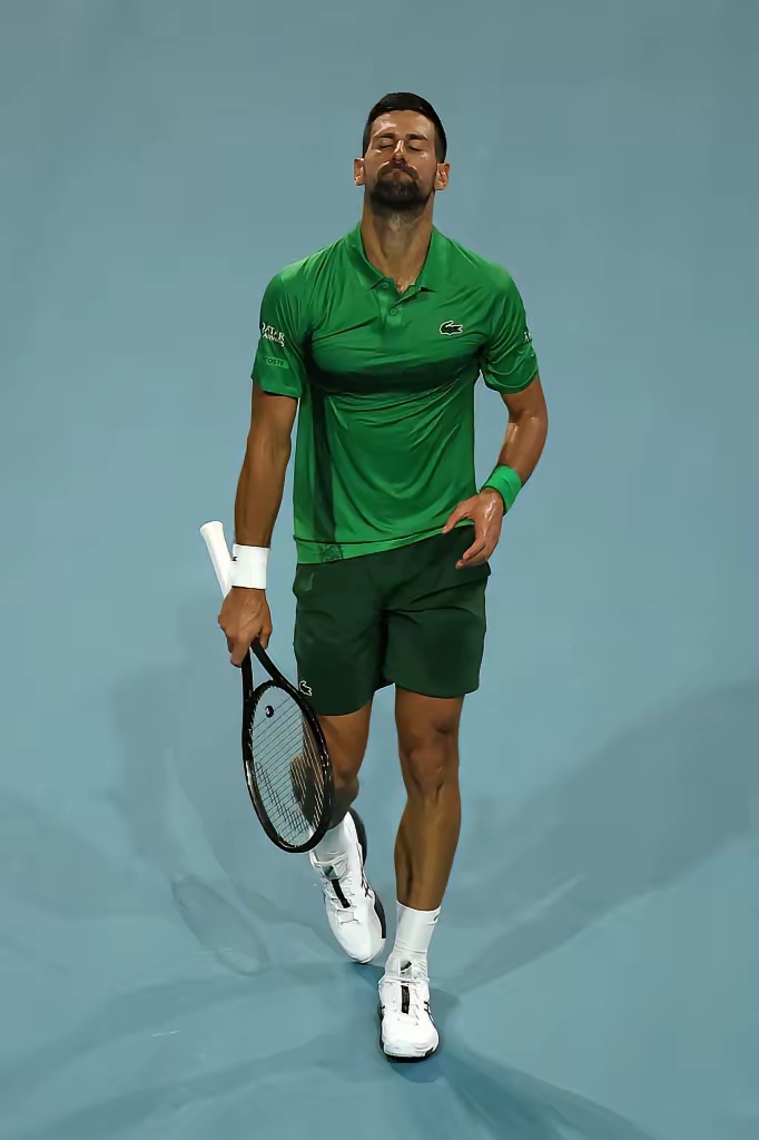 威廉希尔app-美国选手击败对手在田径比赛中赢得冠军