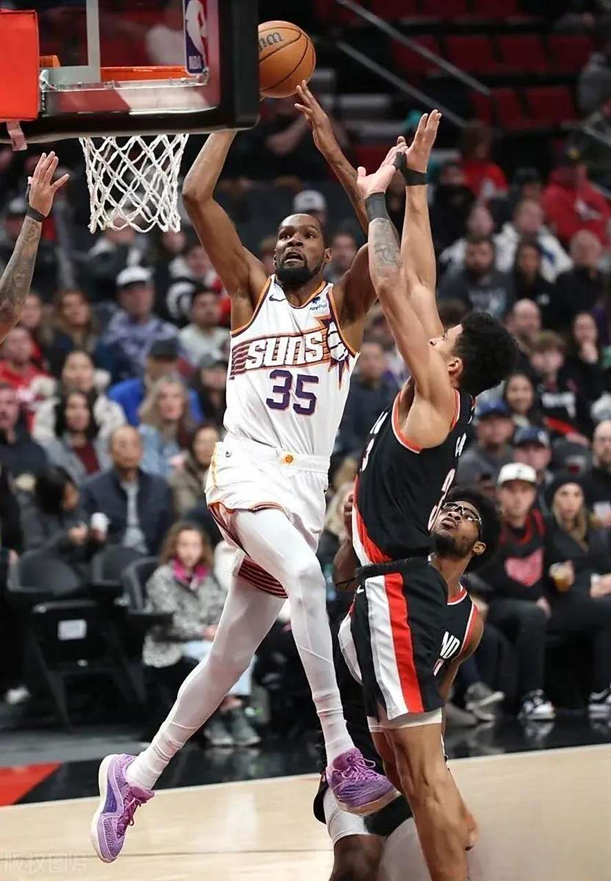 球星发威，独挡一面引领胜局