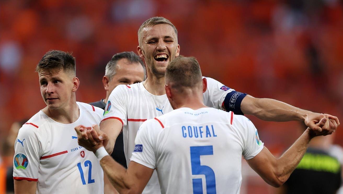 法罗群岛0-0逼平摩尔多瓦，出线悬念继续