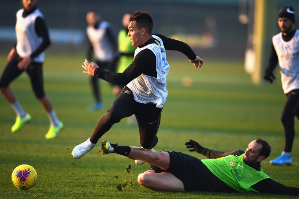 那不勒斯面临重要挑战，备战有苦思