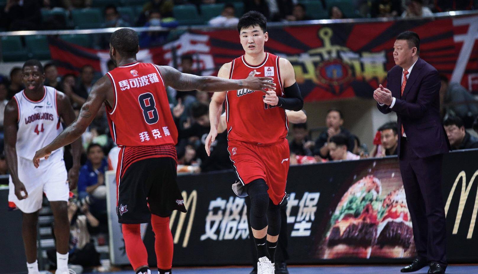 战绩起伏不定，球队备战面临挑战