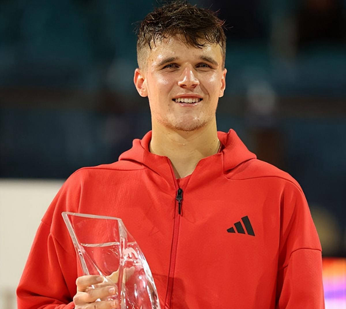 捷克队在比赛中表现出色，实现晋级淘汰赛