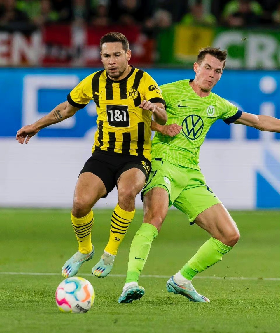 威廉希尔app-沃尔夫斯堡客场逆袭，迎来柳暗花明