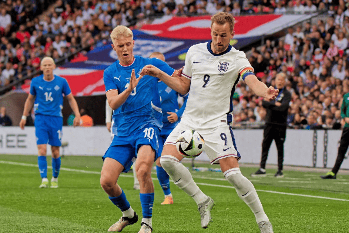 德国队战胜冰岛队，实现了重要的胜利