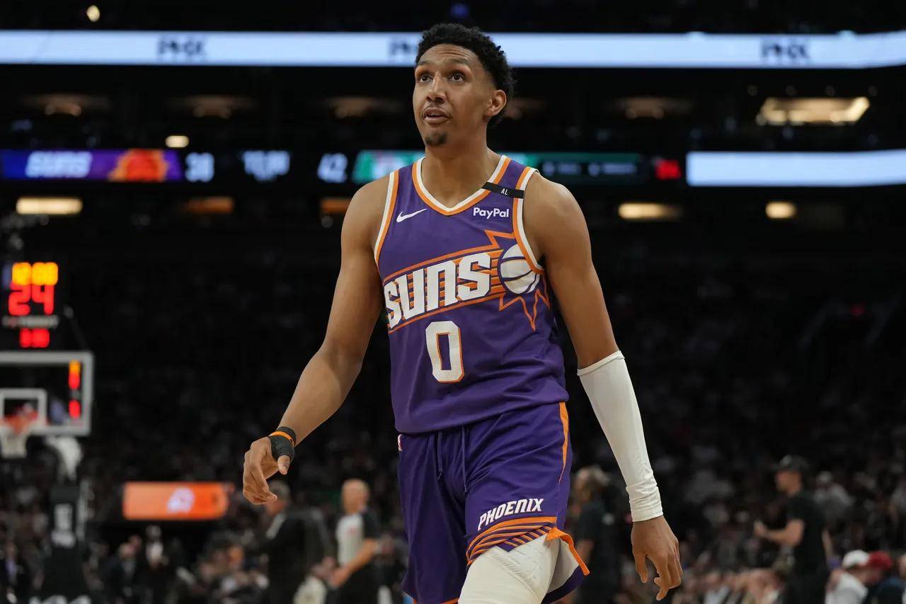 太阳队前锋布莱鸣比赛状态不佳，需加强训练与调整