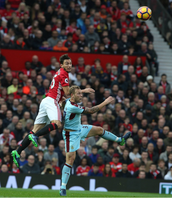 英国威廉希尔-曼联客场失利，距离前四名保级区拉开差距