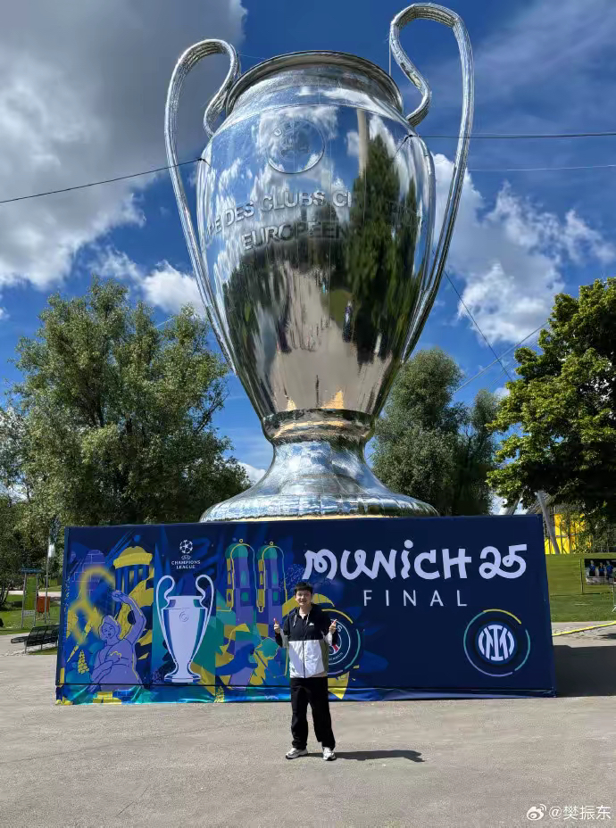 德国联赛新赛季主场揭幕，现场球迷热情高涨