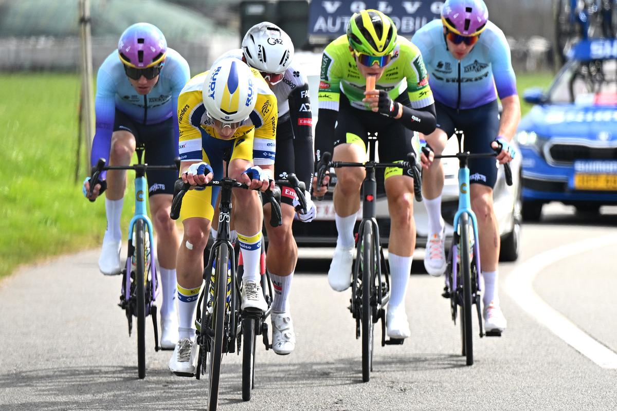 英国威廉希尔-捷克自行车选手逐鹿赛场，技压群雄