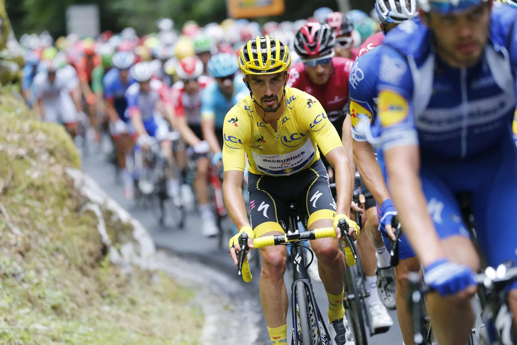 捷克自行车选手逐鹿赛场，技压群雄