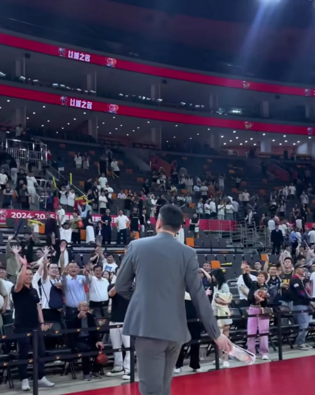 英国威廉希尔-一场被看好的比赛出现悬念，助阵球迷热情高涨