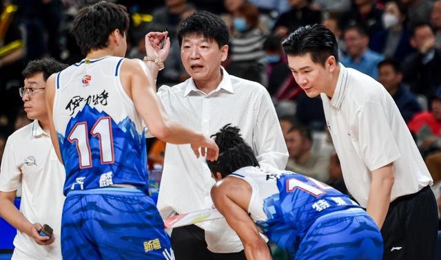 主教练战术调整成功，队伍实现连胜