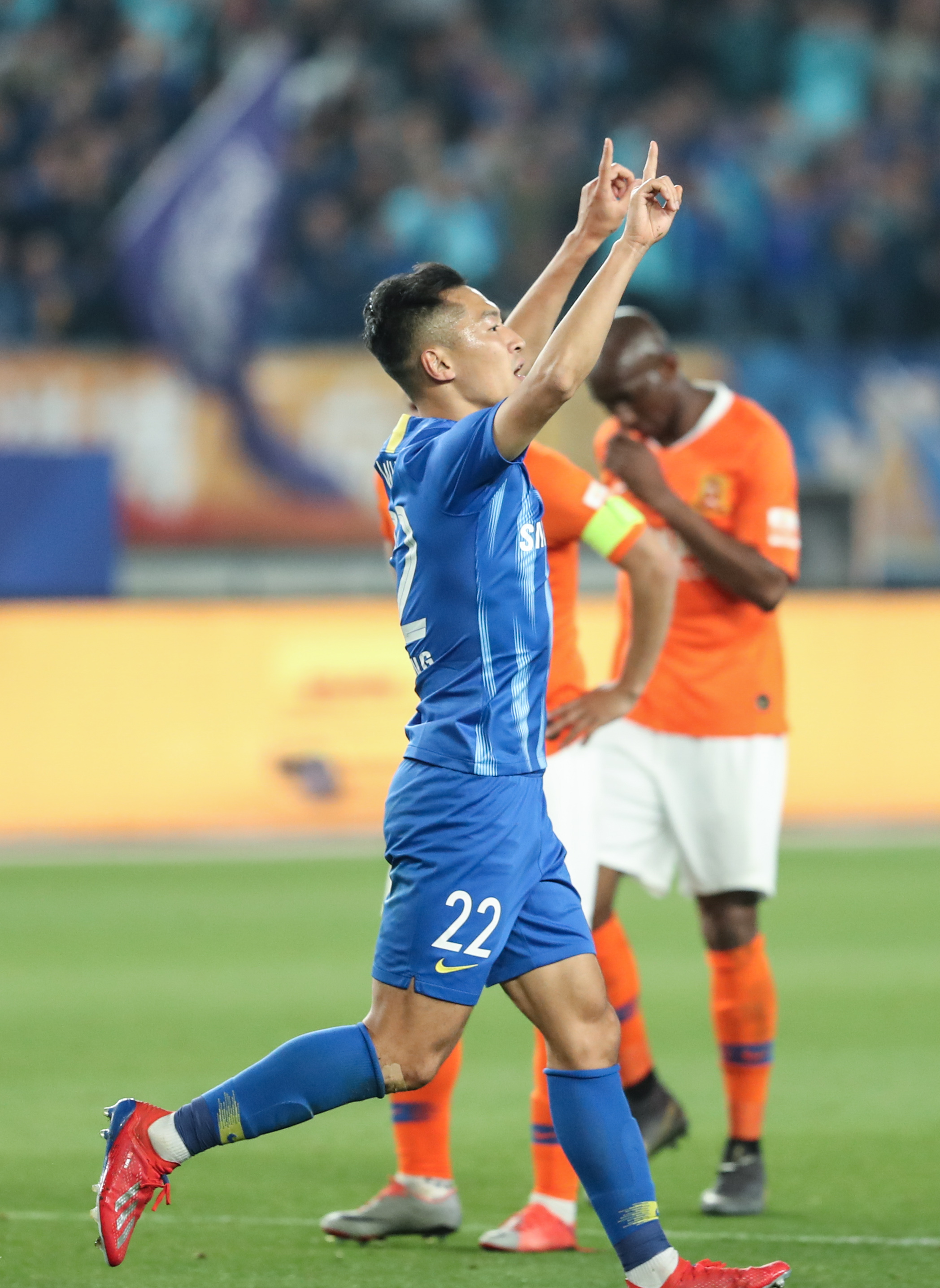 江苏苏宁中场球员现伤愈归队,球队备战 江苏苏宁中场球员现伤愈归队,球队备战