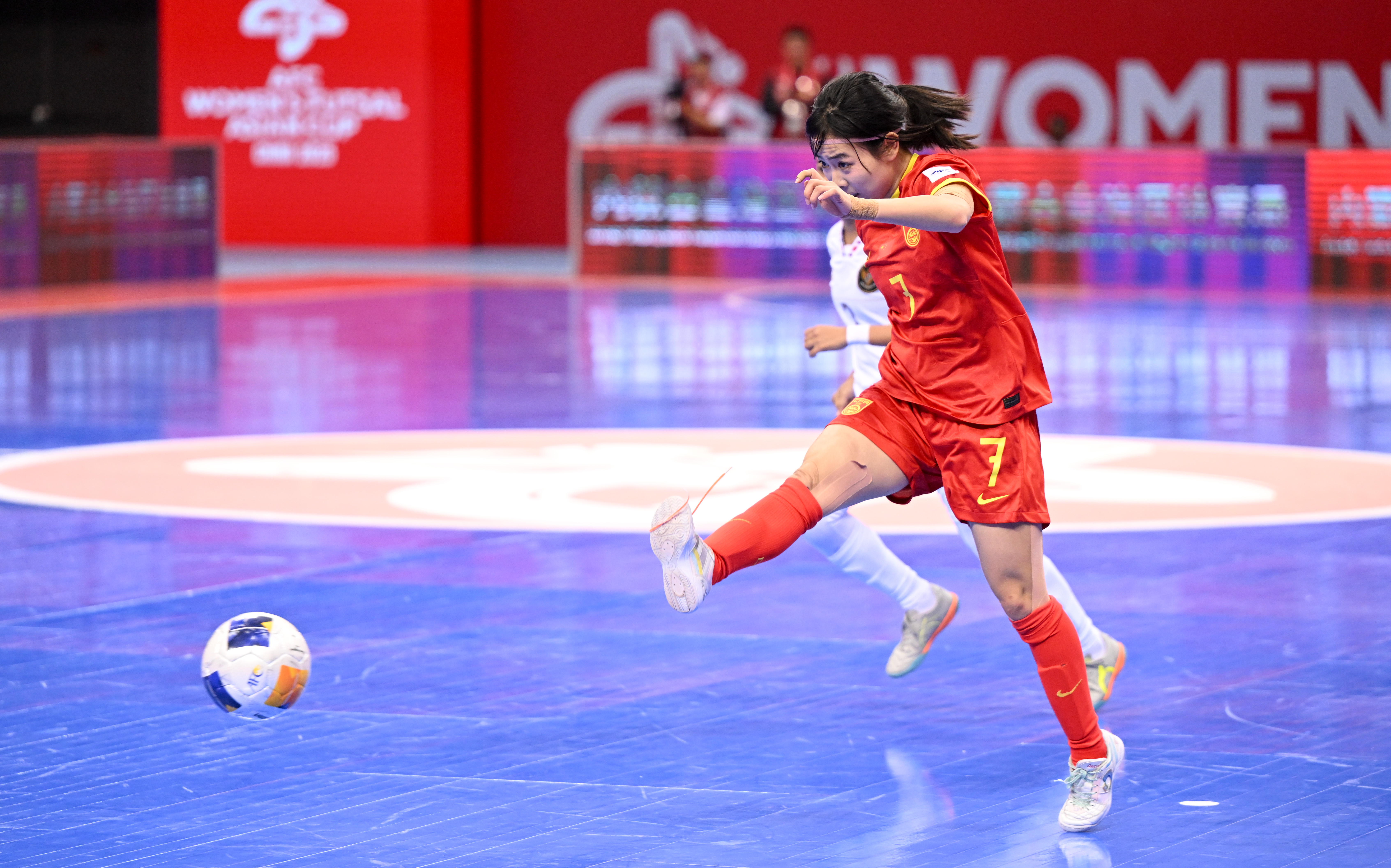 国内足球赛事女运动员技术水平逐渐提高 国内足球赛事女运动员技术水平逐渐提高