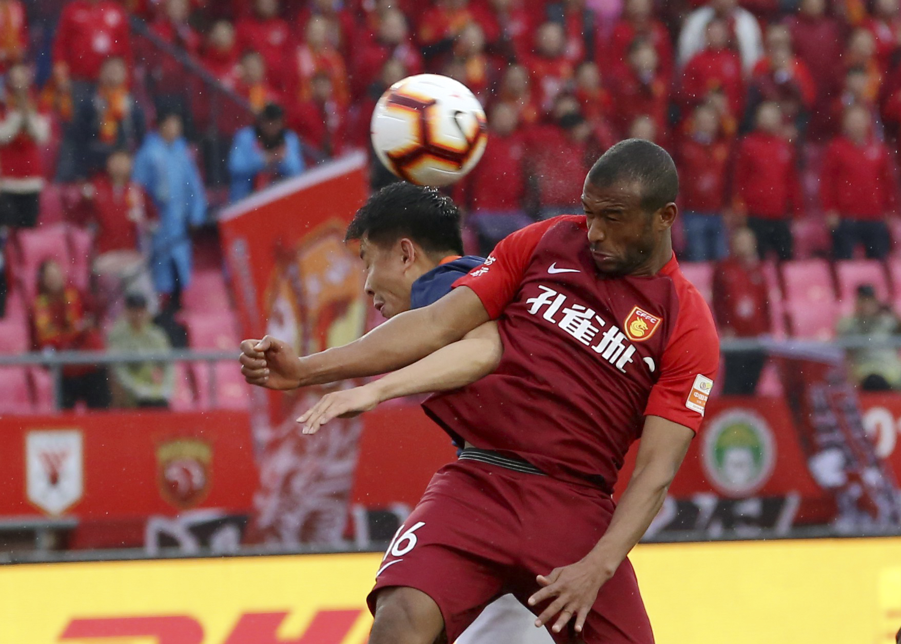 华夏幸福客场战平重庆，互有进退