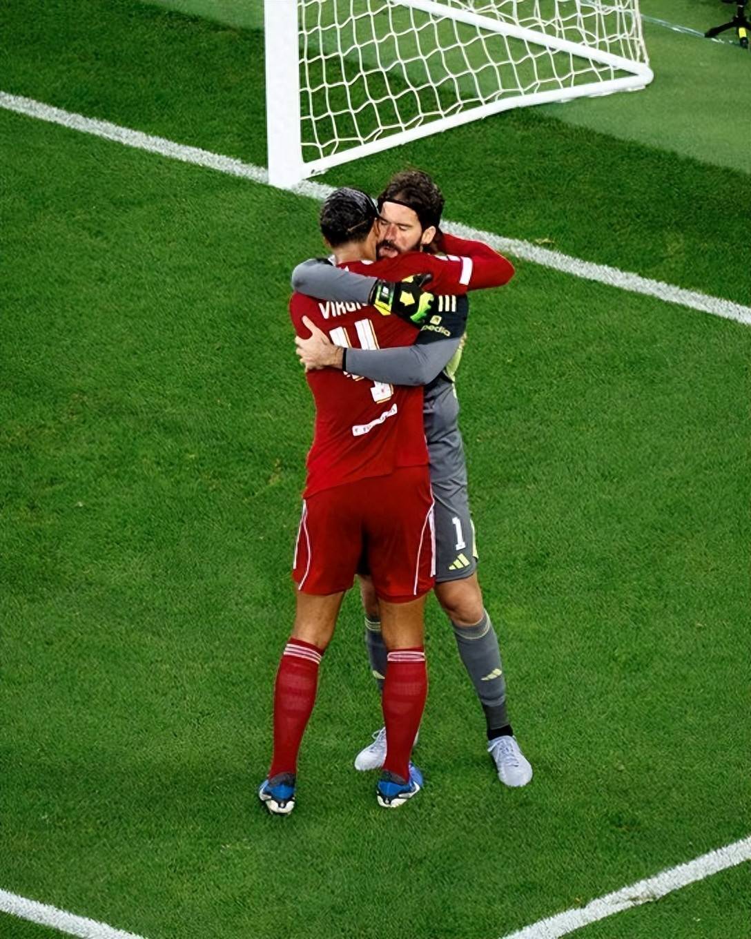 利物浦大胜拜仁,惊险晋级半决赛 利物浦大胜拜仁,惊险晋级半决赛