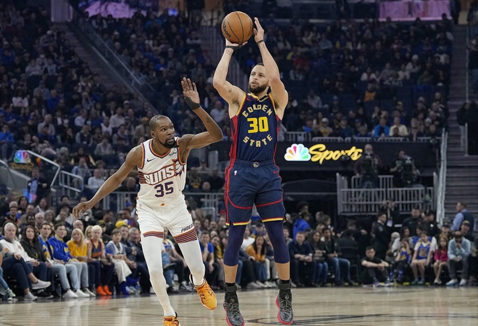 威廉希尔官网-勇士主场优势明显横扫掘金