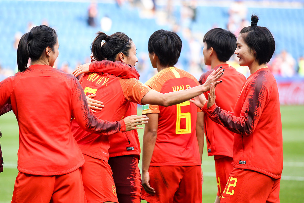 踢出风采：中国女足在比赛中展现出色