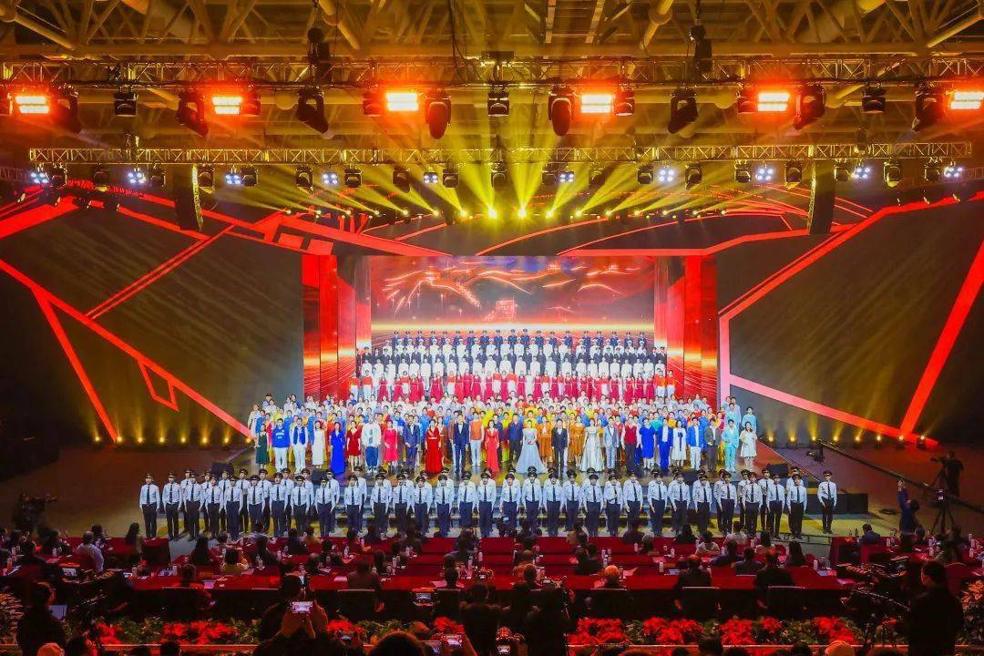 牵动心弦，感人瞬间，铸就辉煌传奇