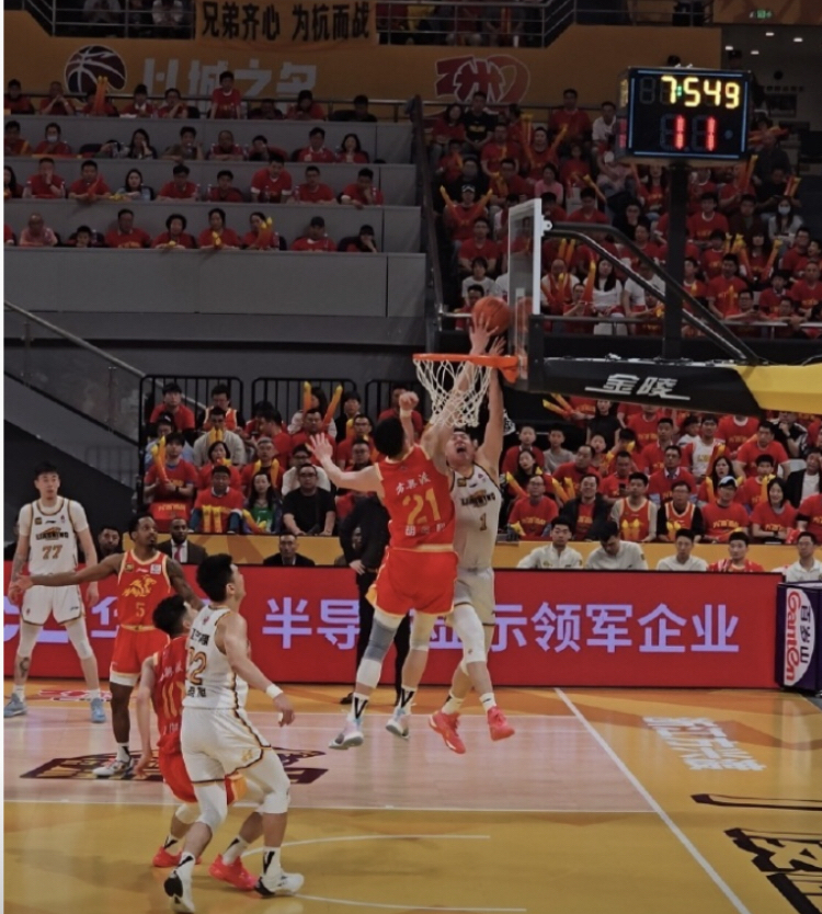 英国威廉希尔-球员在关键时刻挺身而出，帮助球队逆转