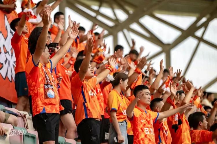 足球联赛再掀热潮，精彩对决连连上演