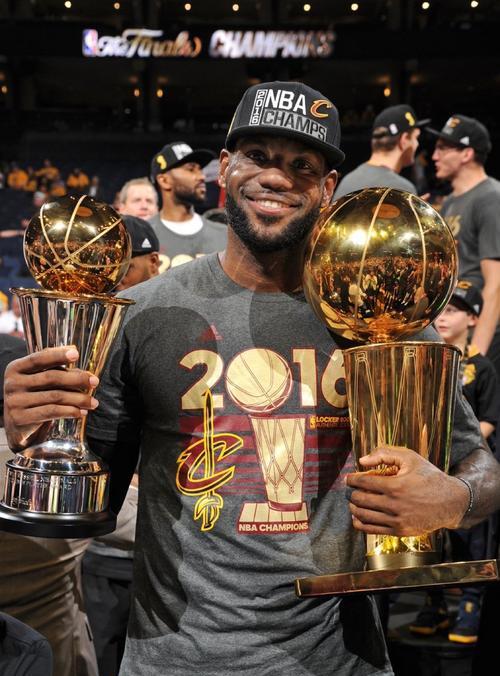 骑士队大胜火箭，逆转胜利引发球迷狂欢