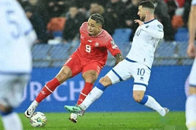 AC米兰客场大胜佛罗伦萨，领先优势扩大