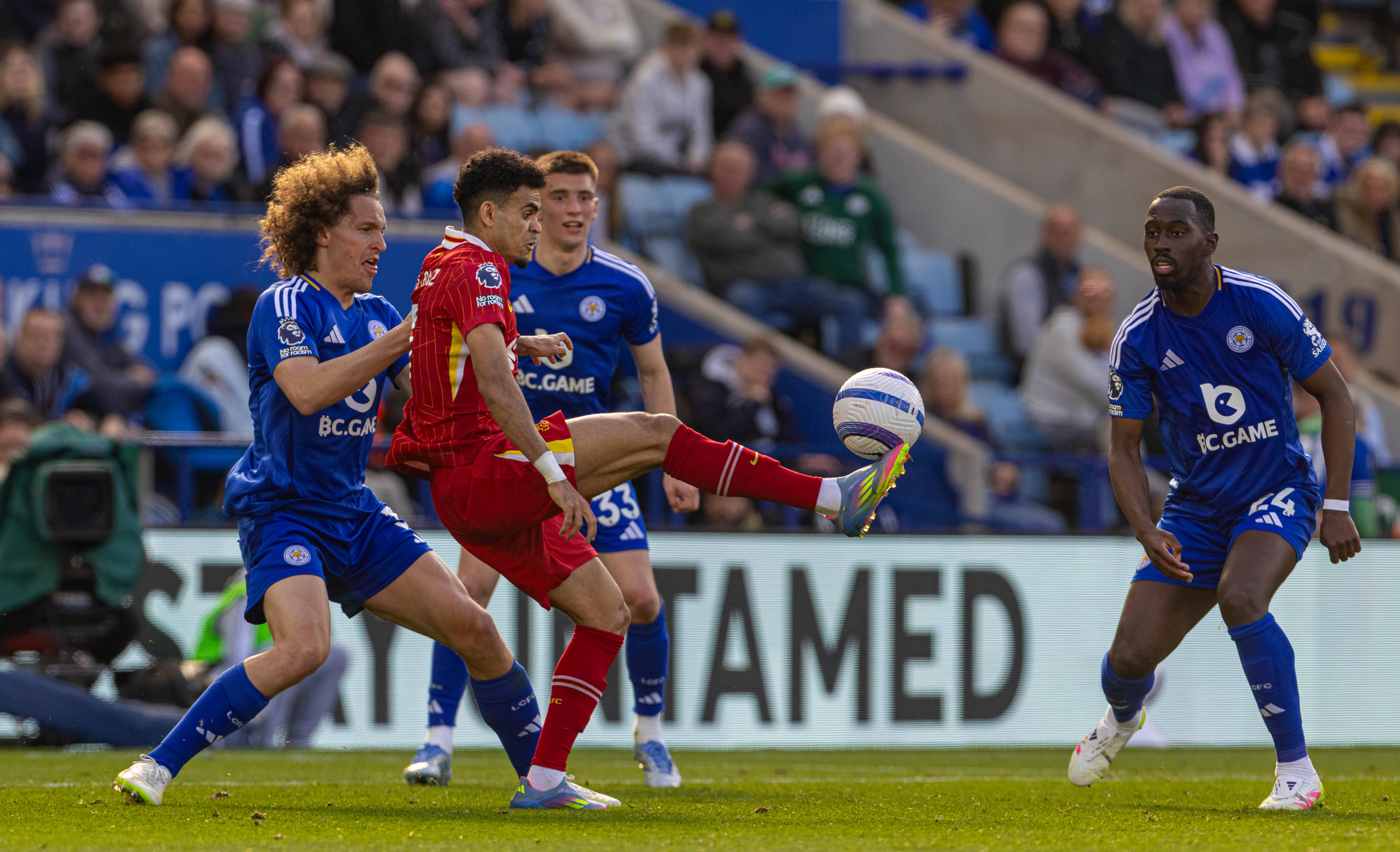 威廉希尔中文站-切尔西主场惨败，领先优势受挑战