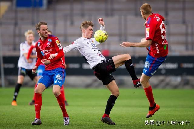 沙尔克04球员亮相抢眼，再次获胜