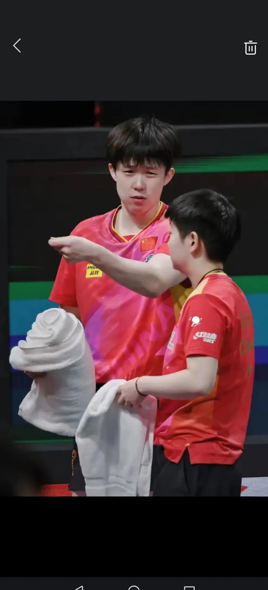 挑战巅峰！运动员咬紧牙根决不放弃