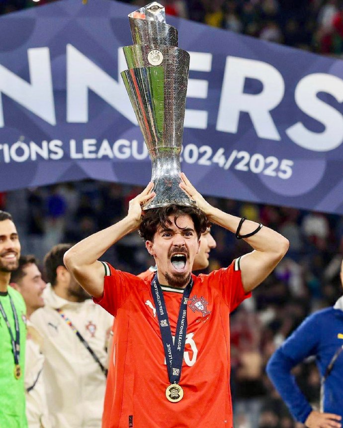 欧国联比赛最终胜利者涌现，球员表现稳健