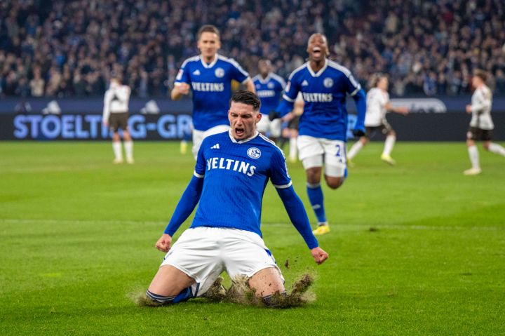 沙尔克球员伤愈归队，全员备战