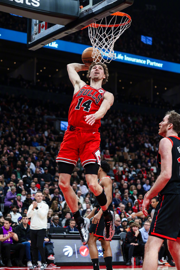 公牛轻松击败马刺再次加分