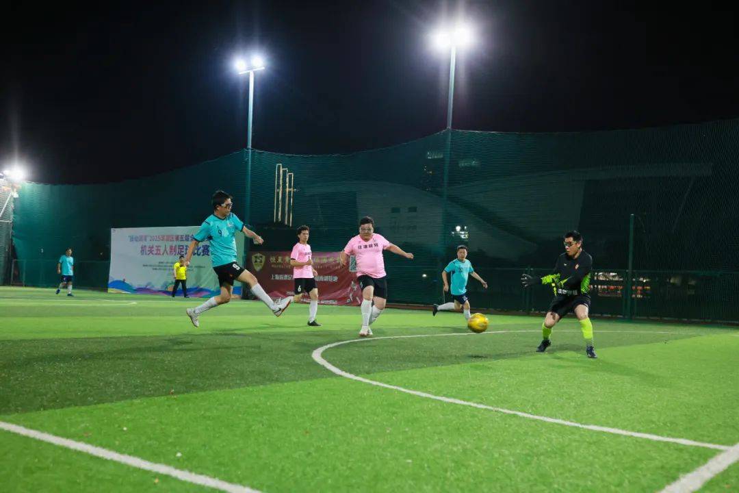 足球比赛中出现的精彩瞬间，谁能一统天下？