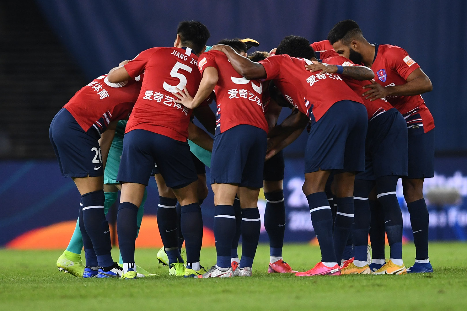 江苏苏宁战平重庆斯威，积分榜突围不易